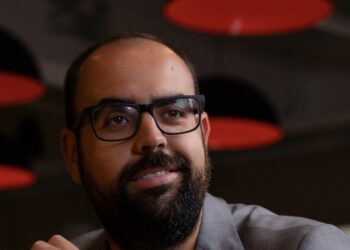 Empresário brasileiro ganha destaque ao transformar criatividade em resultados no marketing digital
